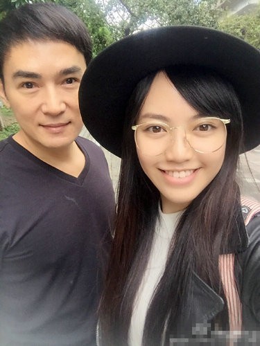 Soái ca cổ trang đào hoa nhất màn ảnh: Có hai ái nữ xinh đẹp, hết mực yêu vợ thương con Soái ca cổ trang đào hoa nhất màn ảnh: Có hai ái nữ xinh đẹp, hết mực yêu vợ thương con