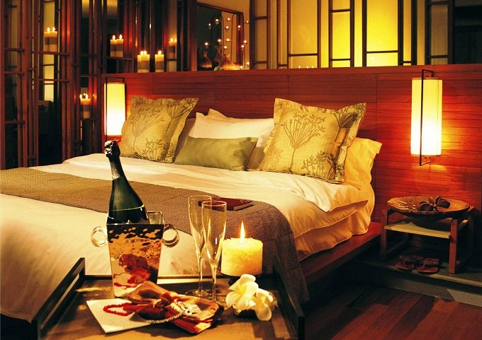 Đêm tân hôn dang dở của nữ bác sĩ khi mở hộp quà mẹ chồng tặng