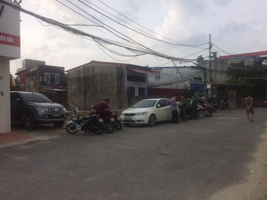 Nghi phạm cứa cổ vợ và cháu tử vong trong tư thế treo cổ