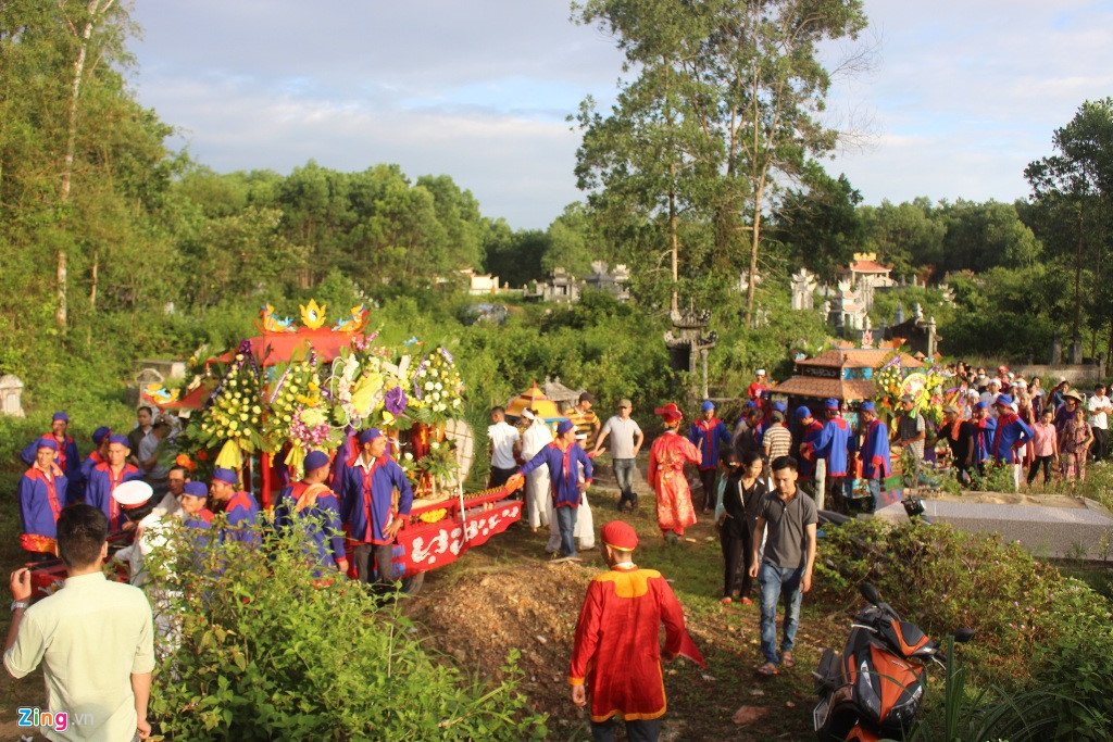 Nghìn người tiễn đưa nạn nhân vụ xe rước dâu gặp nạn