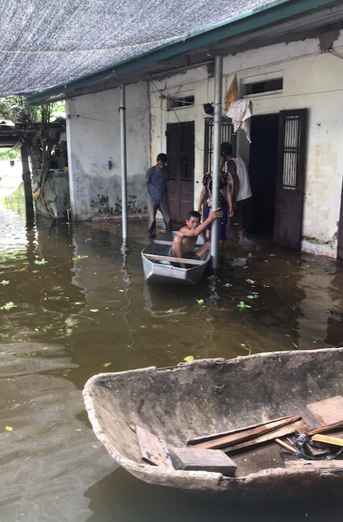 Vỡ đê bối ở Hà Nam, cả trăm hộ dân sống khổ trong biển nước