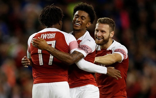 Arsenal thắng Chelsea sau 12 quả đá luân lưu