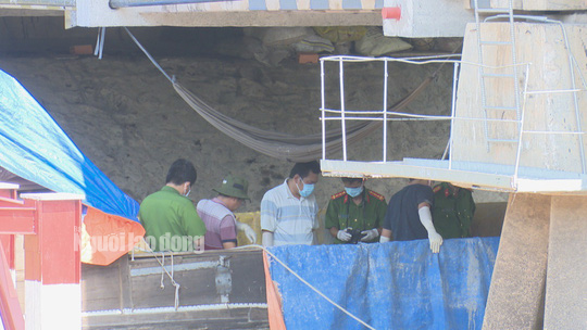 Vợ người bán vé số chết trên ghe trong tư thế 2 tay bị trói