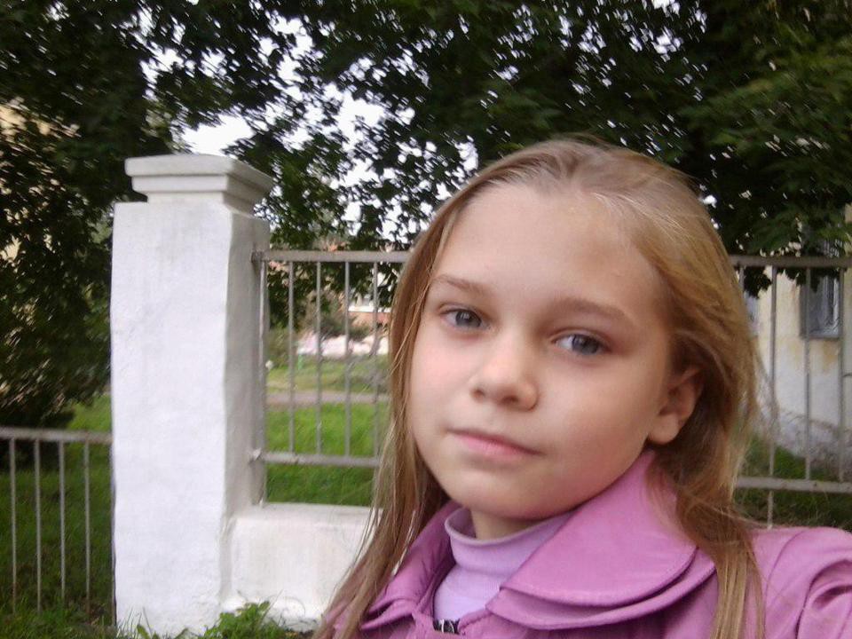 Bé gái bị mẹ đẻ bỏ đói đến chết khi nói dối em bị ung thư giai đoạn cuối, chỉ được ăn 2 lần/tuần gây sốc dư luận