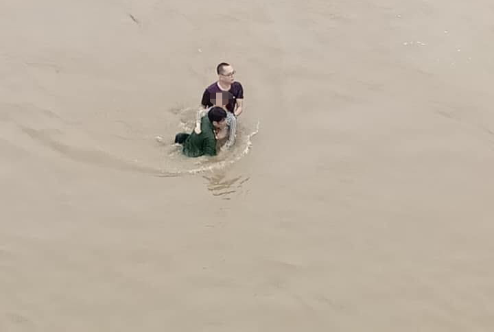 Dân mạng xôn xao việc thiếu úy cứu cô gái nhảy cầu tự vẫn ở Yên Bái