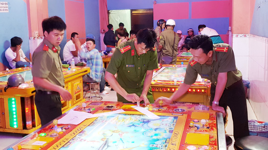 Thu giữ nửa tỉ đồng tại 2 tiệm game bắn cá trá hình