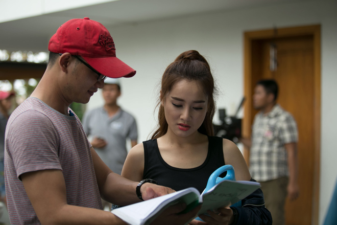 Nữ hoàng nước mắt Nhã Phương bất ngờ hóa đả nữ diệt xác sống