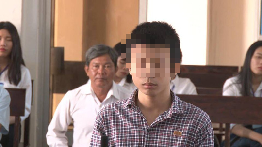 Muốn trả nợ thay mẹ, thiếu niên 15 tuổi cắt cổ lái xe ôm cướp tài sản