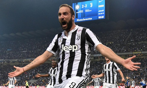Higuain tới Milan để kiểm tra y tế