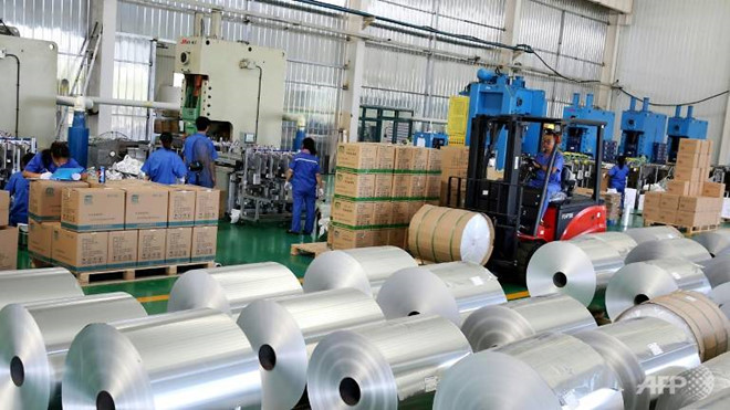 Tổng thống Trump dọa tăng thuế gấp đôi với hàng TQ lên 25%