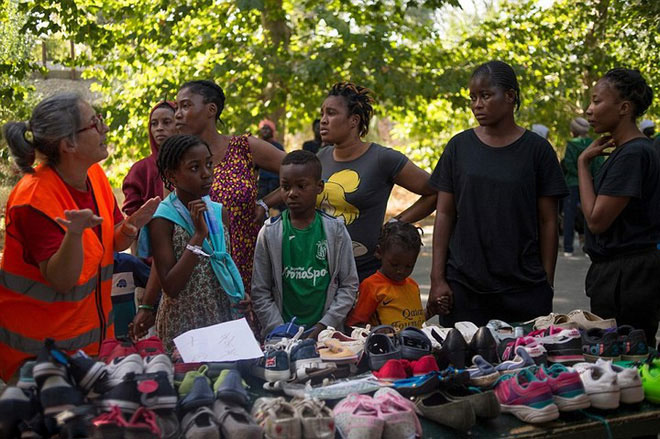 Ảnh: Cuộc sống vạ vật của hàng trăm người tị nạn ở Tây Ban Nha