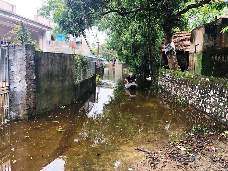 Sạt đê bối, người Hà Nam chèo thuyền chẳng khác gì Chương Mỹ Sạt đê bối, người Hà Nam chèo thuyền chẳng khác gì Chương Mỹ