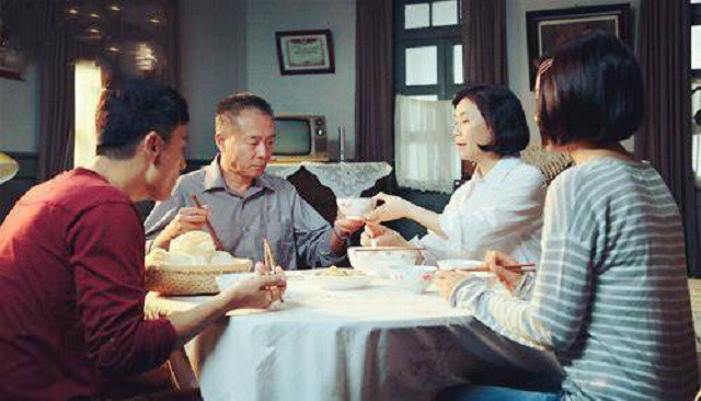 Lấy chồng nghèo, con lại đau ốm, nàng dâu tuyệt vọng khi bị lừa ký tên vào giấy vay tiền rồi bị đuổi khỏi nhà