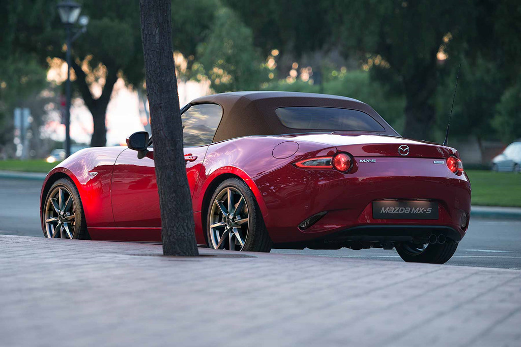 Mazda MX-5 2019 giá khởi điểm 24.914 USD