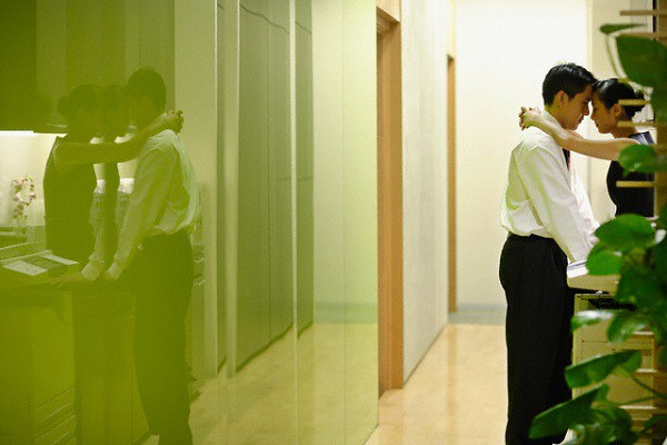 Chỉ đến khi vợ tôi tìm đến tận nhà, tôi mới biết rõ sự giả tạo mà cô nhân tình khoác trên người bao lâu