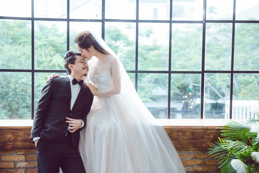 Vợ chồng Lâm Vỹ Dạ - Hứa Minh Đạt cưới lại từ đầu sau 8 năm chung sống hạnh phúc