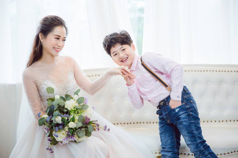 Vợ chồng Lâm Vỹ Dạ - Hứa Minh Đạt cưới lại từ đầu sau 8 năm chung sống hạnh phúc