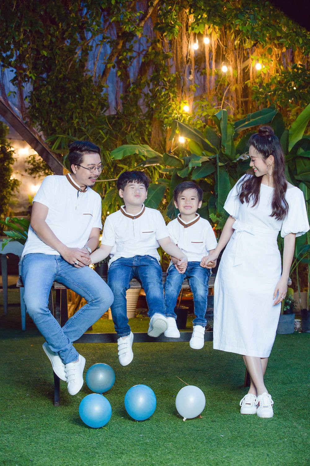 Vợ chồng Lâm Vỹ Dạ - Hứa Minh Đạt cưới lại từ đầu sau 8 năm chung sống hạnh phúc Vợ chồng Lâm Vỹ Dạ - Hứa Minh Đạt cưới lại từ đầu sau 8 năm chung sống hạnh phúc