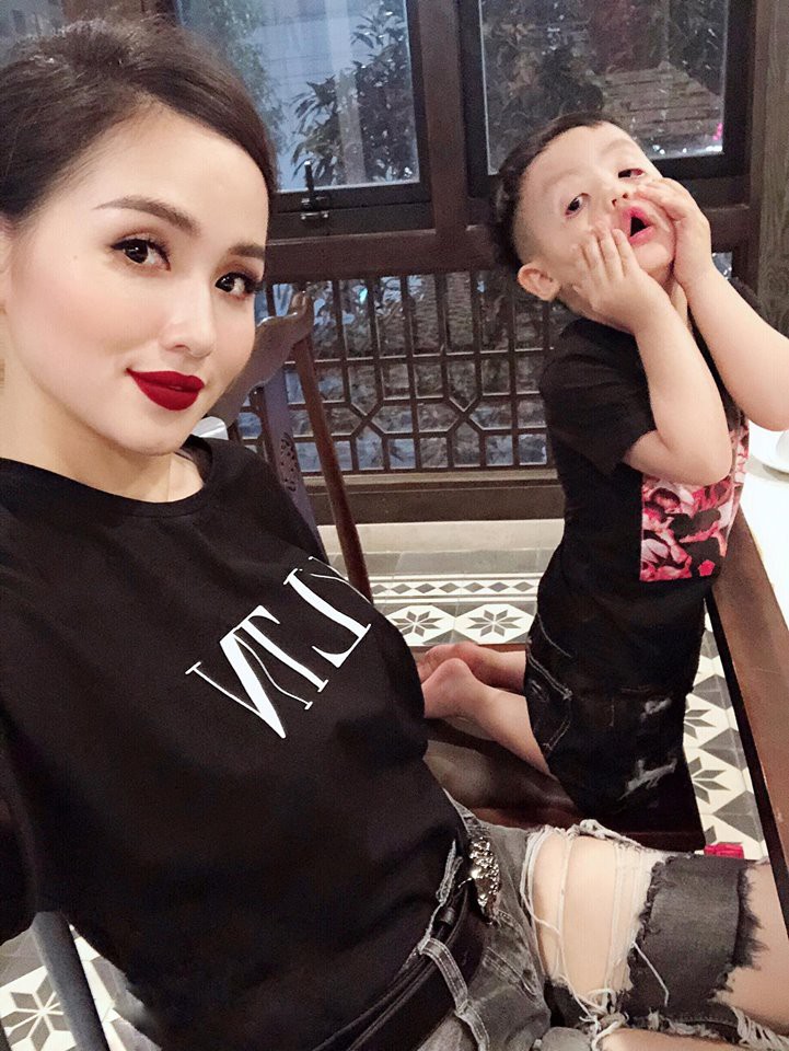 Đã lâu không xuất hiện, vừa khoe ảnh đã thấy bụng tròn căng, phải chăng Tâm Tít đang mang bầu lần 3?