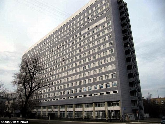 Nga: Trượt ngã trong nhà vệ sinh, người đàn ông bị cái bàn chải đâm vào mặt dẫn đến tử vong