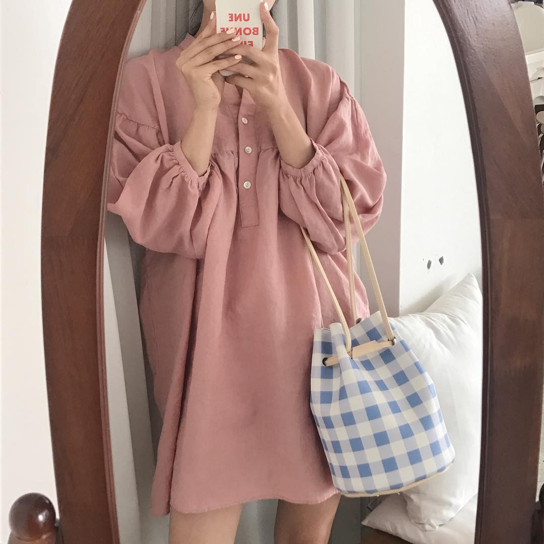 Vào ngày nắng nhẹ, nhất định phải diện loạt váy áo mang những gam màu dịu dàng, trong trẻo này