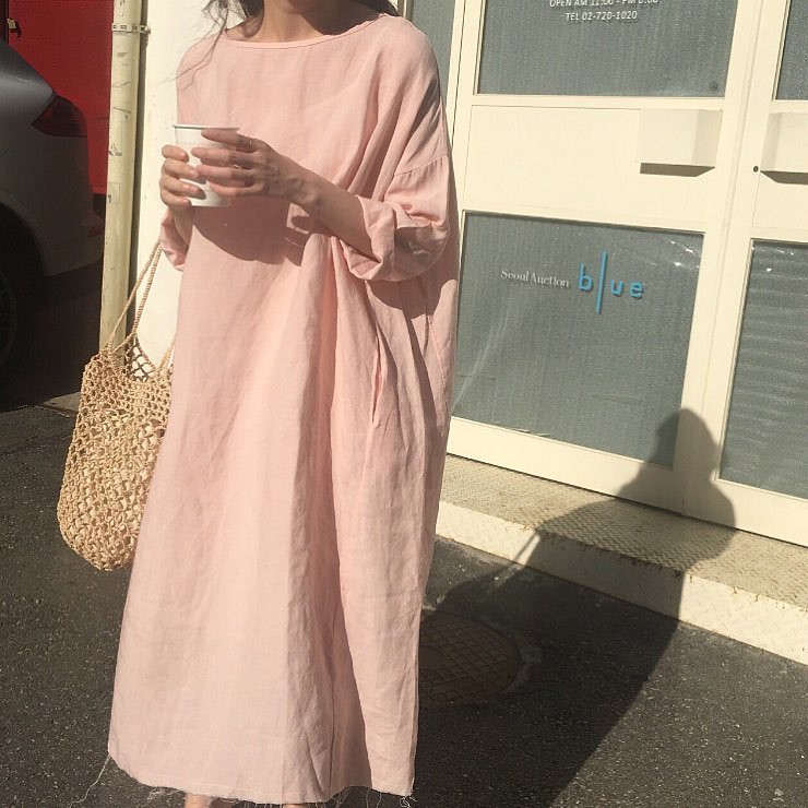 Vào ngày nắng nhẹ, nhất định phải diện loạt váy áo mang những gam màu dịu dàng, trong trẻo này