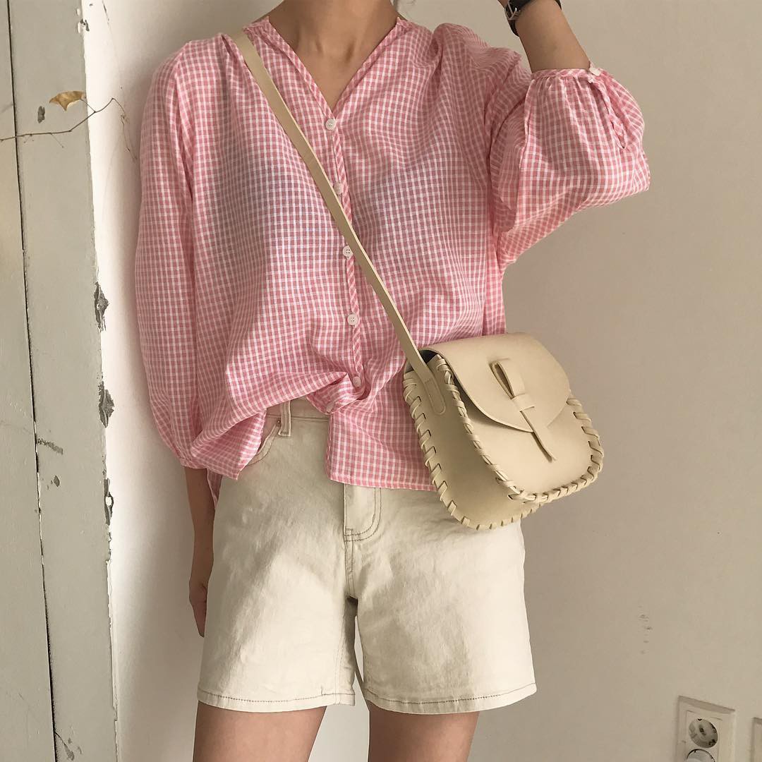 Vào ngày nắng nhẹ, nhất định phải diện loạt váy áo mang những gam màu dịu dàng, trong trẻo này