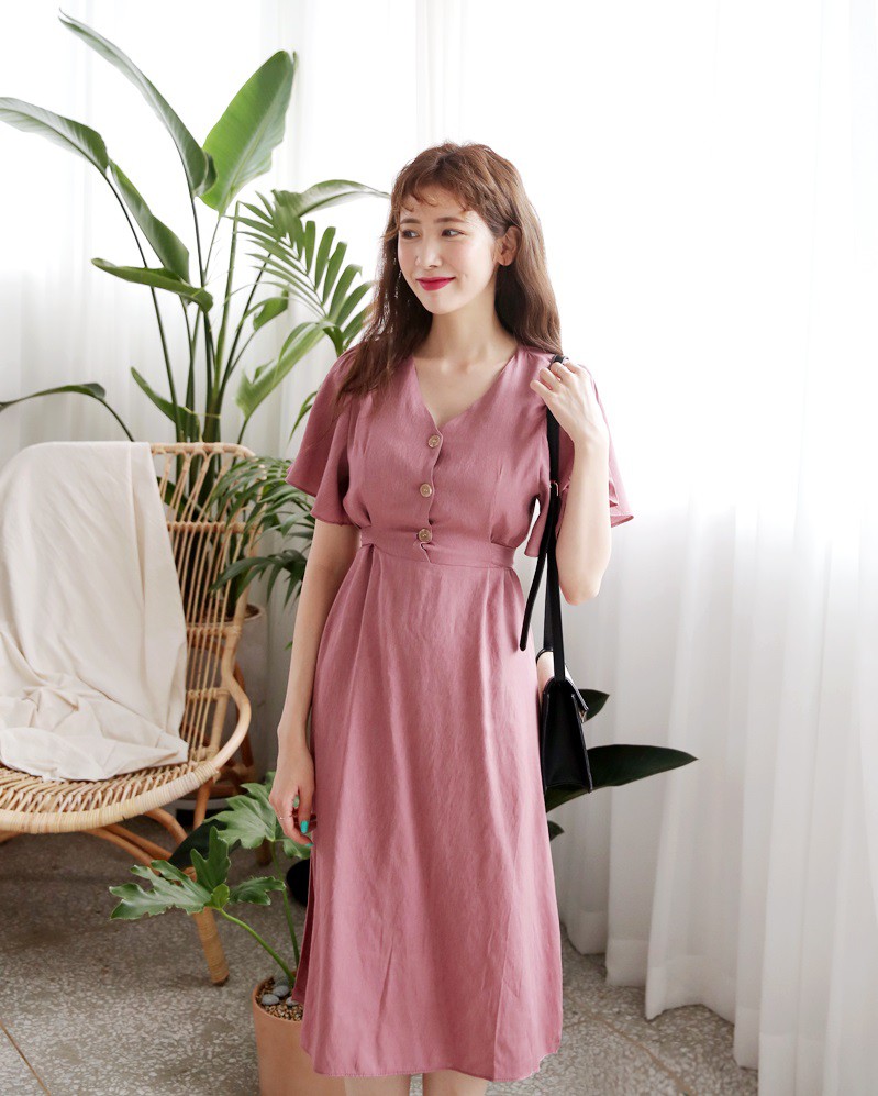 Vào ngày nắng nhẹ, nhất định phải diện loạt váy áo mang những gam màu dịu dàng, trong trẻo này