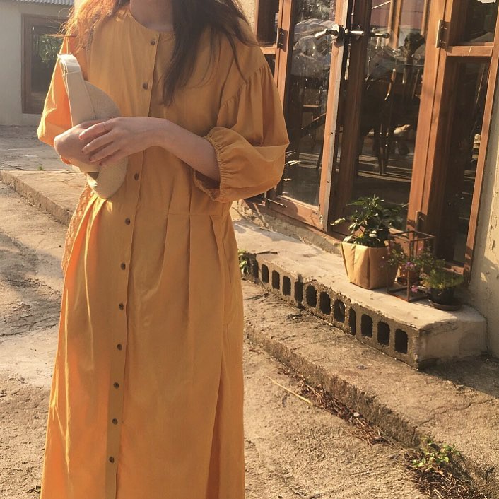 Vào ngày nắng nhẹ, nhất định phải diện loạt váy áo mang những gam màu dịu dàng, trong trẻo này