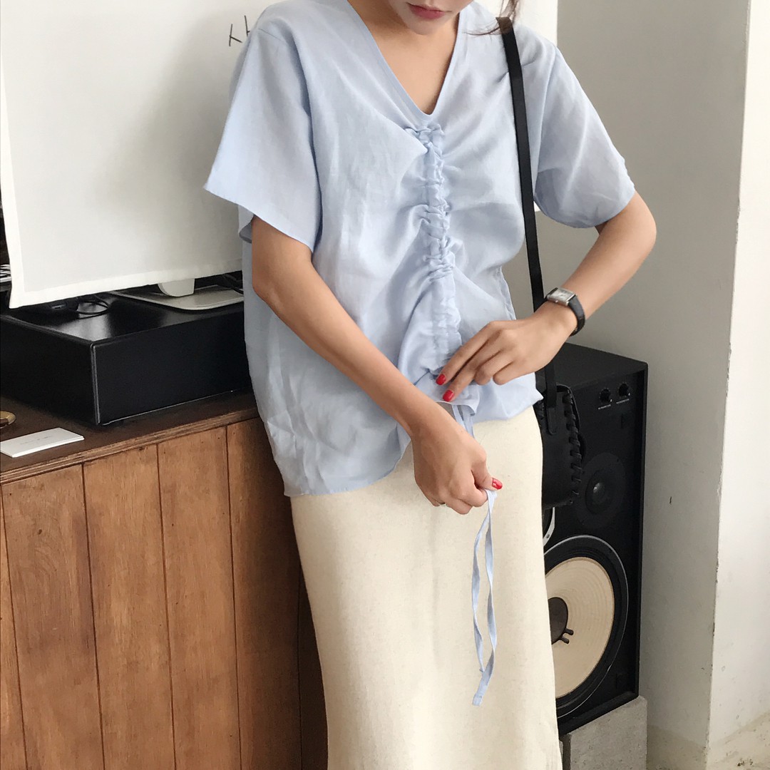 Vào ngày nắng nhẹ, nhất định phải diện loạt váy áo mang những gam màu dịu dàng, trong trẻo này