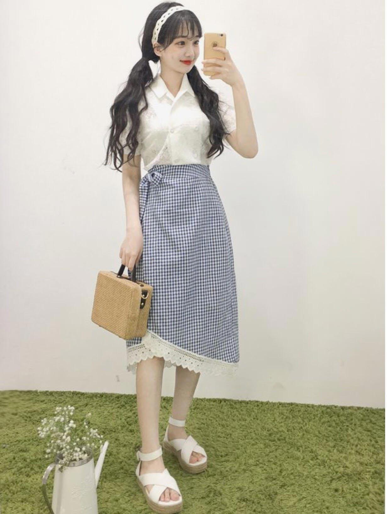 Váy kẻ caro cứ mặc vào là trẻ ra cả chục tuổi, bảo sao chị em không mê