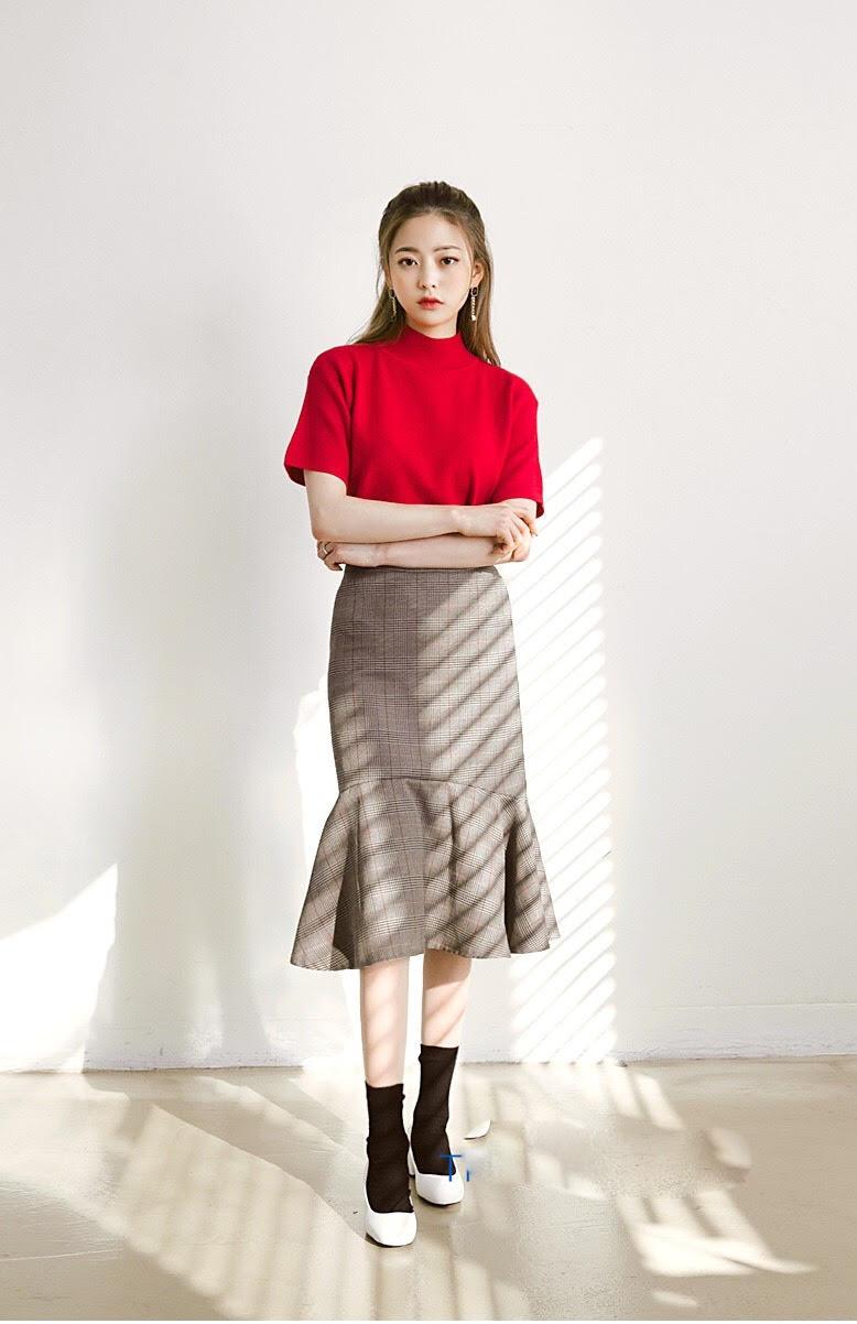 Váy kẻ caro cứ mặc vào là trẻ ra cả chục tuổi, bảo sao chị em không mê