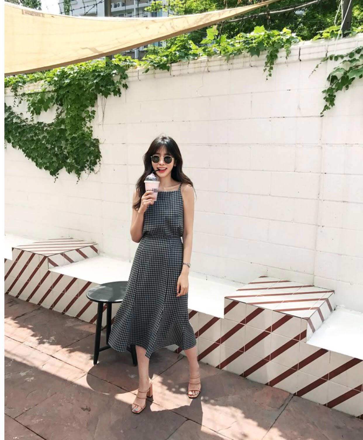 Váy kẻ caro cứ mặc vào là trẻ ra cả chục tuổi, bảo sao chị em không mê