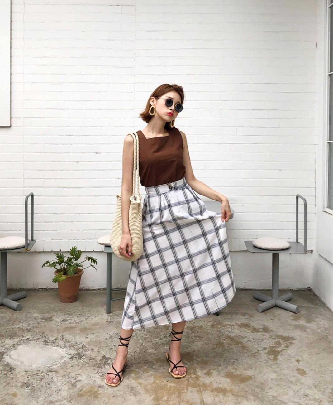 Váy kẻ caro cứ mặc vào là trẻ ra cả chục tuổi, bảo sao chị em không mê