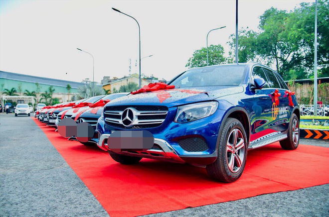 Hé lộ ảnh tiệc tùng xa xỉ với dàn siêu xe sang chảnh của ông chủ lừa đảo Sky Mining