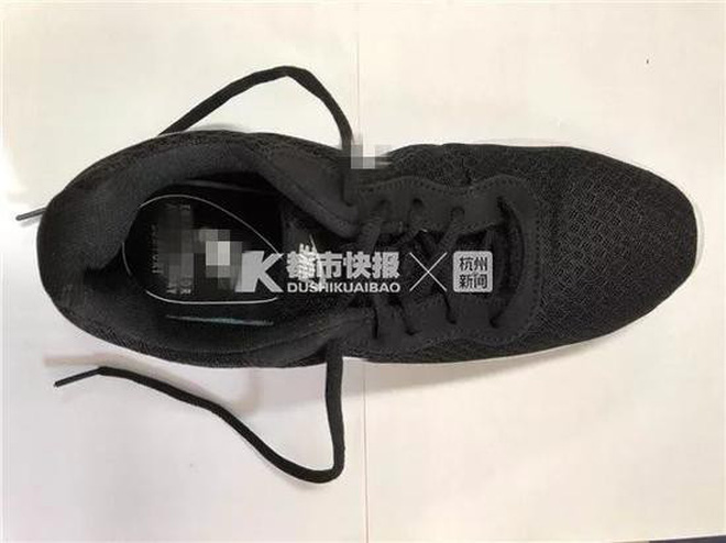 Giày có gắn camera để chụp trộm chị em phụ nữ được rao bán tràn lan trên MXH Trung Quốc Giày có gắn camera để chụp trộm chị em phụ nữ được rao bán tràn lan trên MXH Trung Quốc