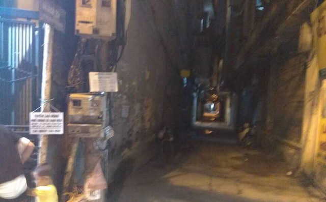 Hà Nội: Phát hiện người đàn ông tử vong trong tư thế treo cổ trên sân thượng