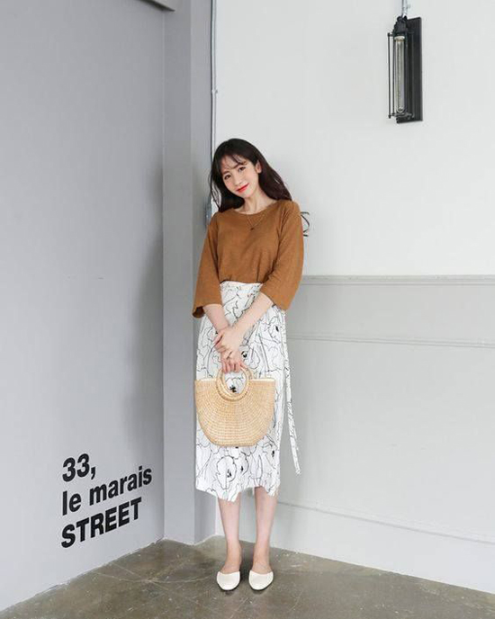 Mặc đúng trend chân váy midi khi đến văn phòng
