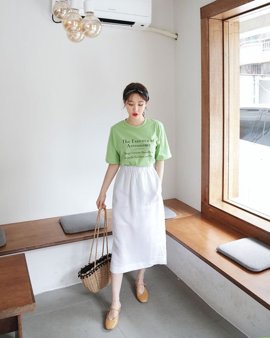 Mặc đúng trend chân váy midi khi đến văn phòng