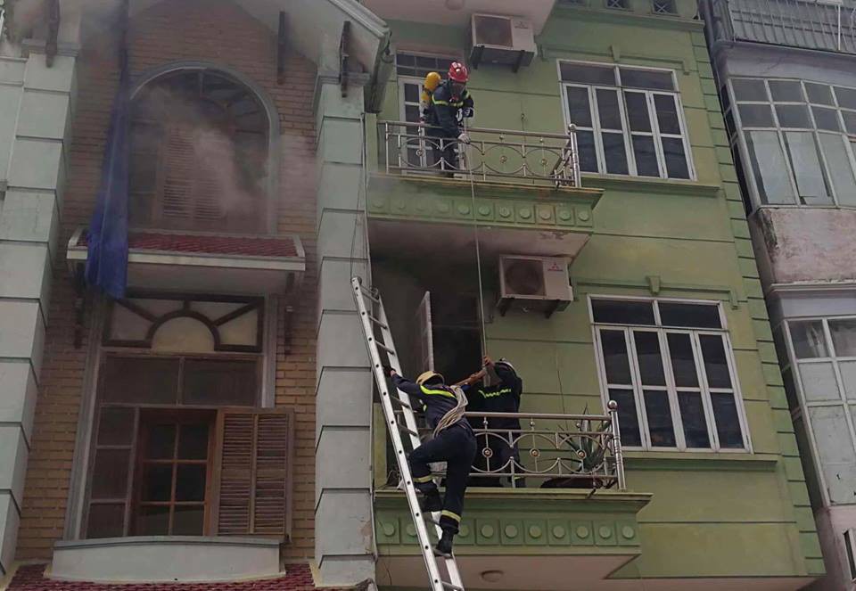 Hà Nội: Cháy nhà 5 tầng, nhiều người dân hoảng loạn
