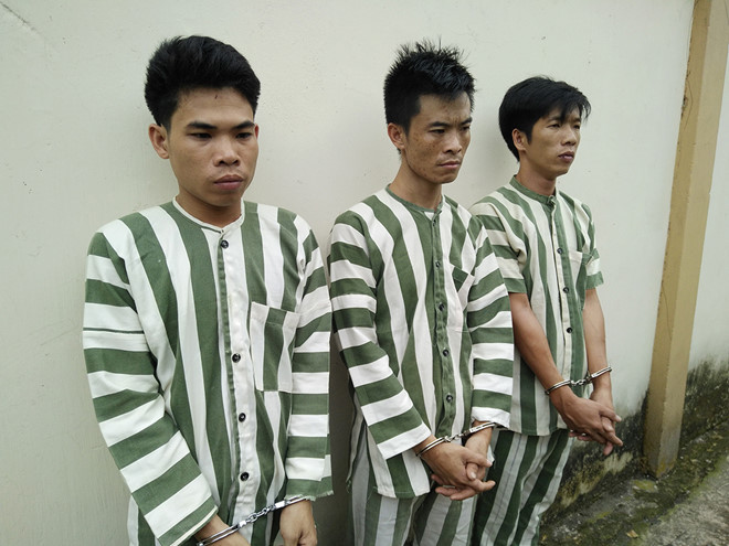 Bắt nhóm dùng mã tấu, súng bắn đạn bi dọa giết tài xế để cướp ôtô