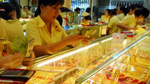 Giá vàng hôm nay 3/8: USD tăng vọt, vàng tụt xuống đáy mới Giá vàng hôm nay 3/8: USD tăng vọt, vàng tụt xuống đáy mới