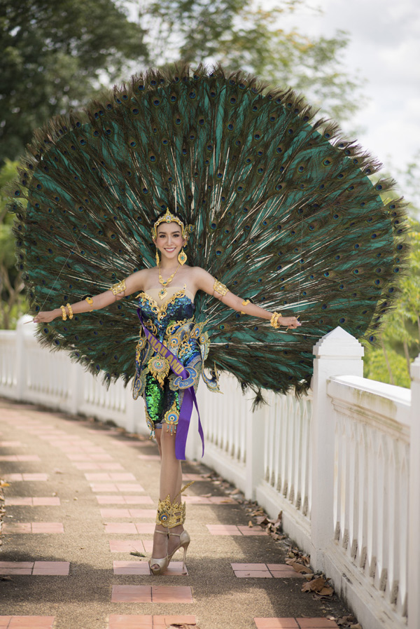 Phan Thị Mơ diện quốc phục nặng 15kg lấy ý tưởng từ Chùa Một Cột