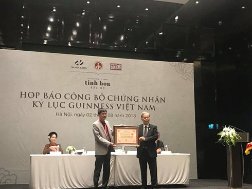 Vở diễn trên nước Tinh hoa Bắc bộ lập 2 kỷ lục Guinness Việt Nam Vở diễn trên nước Tinh hoa Bắc bộ lập 2 kỷ lục Guinness Việt Nam