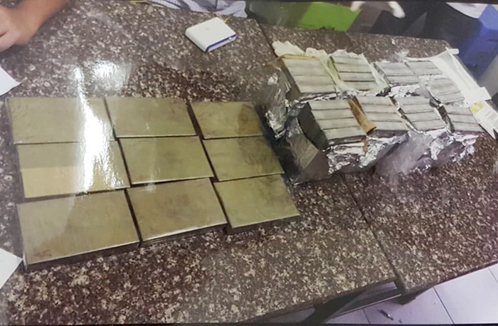 Bất ngờ với 40 bánh heroin trong va li xách tay