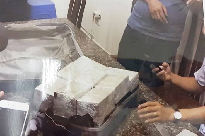 Bất ngờ với 40 bánh heroin trong va li xách tay