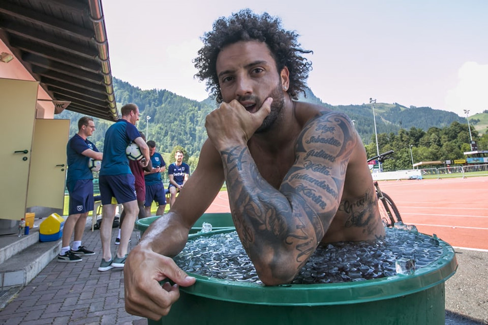 Đủ cách tránh nóng của người châu Âu trong mùa hè đổ lửa