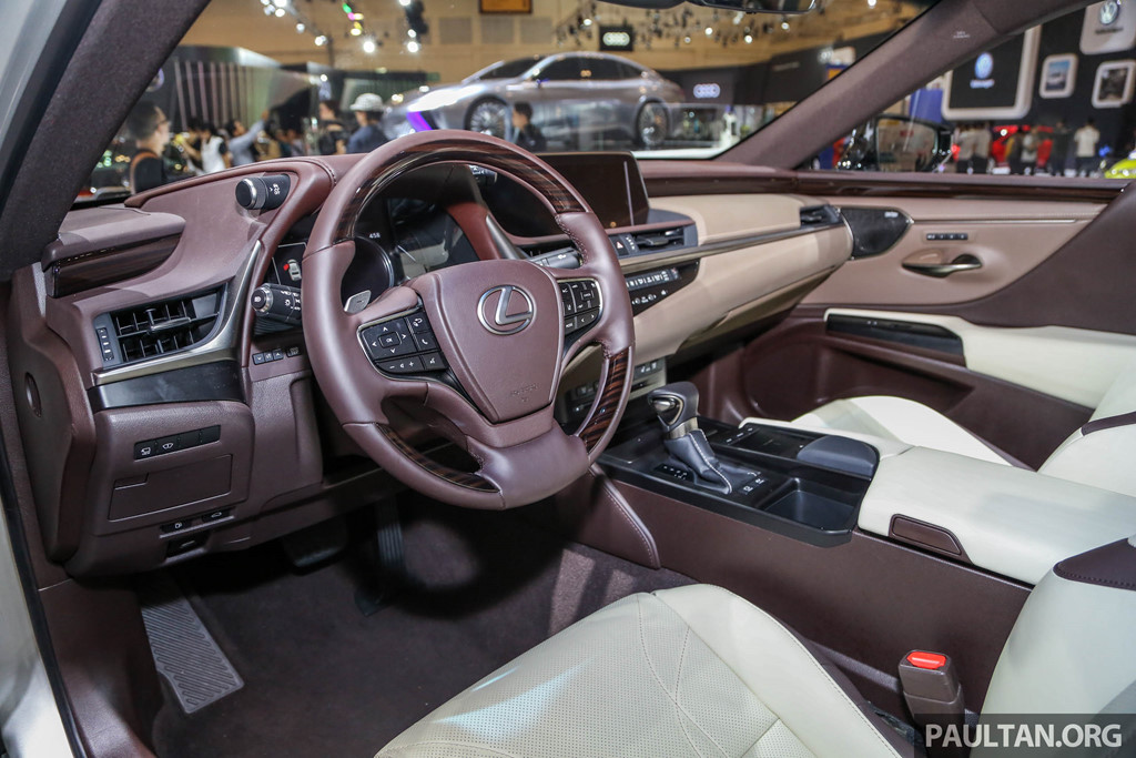 Cận cảnh Lexus ES 2019 đầu tiên cập bến Đông Nam Á