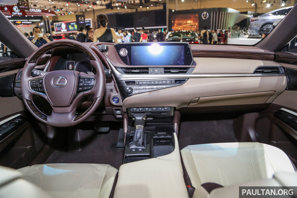 Cận cảnh Lexus ES 2019 đầu tiên cập bến Đông Nam Á