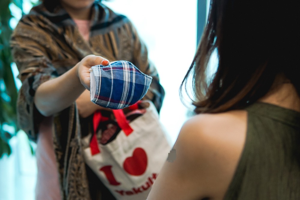 Mẹ chồng hỏi mượn chiếc khẩu trang, nàng dâu trẻ hậm hực lên mạng nói xấu, chị em đồng lòng hỏi khẩu trang em dệt bằng vàng ư?